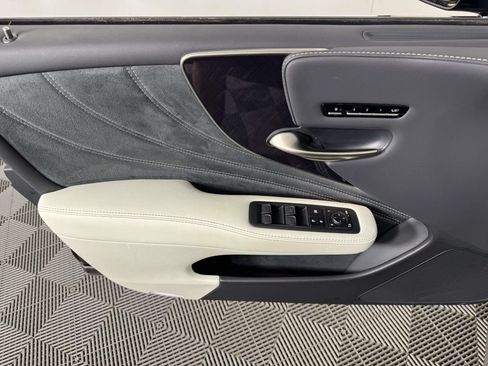 Used 2024 Lexus LS 500 AWD w/ Interior Upgrade Package image 17