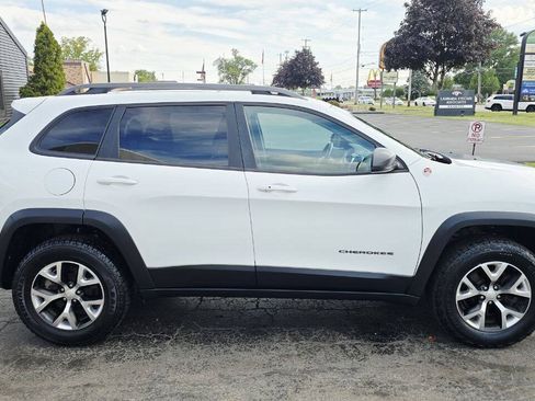 Used 2018 Jeep Cherokee Trailhawk AWD/4WD image 7