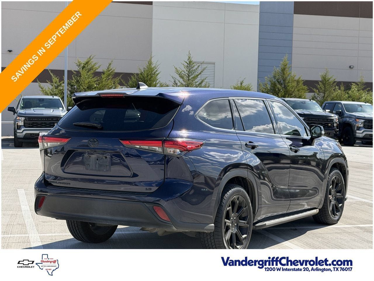 Used 2022 Toyota Highlander LE FWD image 4