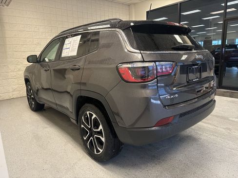 Used 2022 Jeep Compass Limited image 3