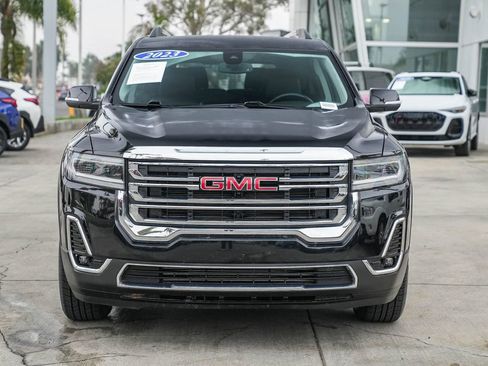 Used 2023 GMC Acadia SLT image 2