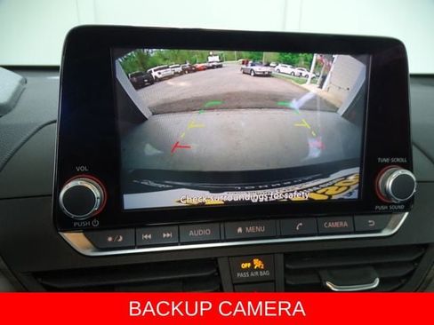 Used 2024 Nissan Altima 2.5 SV FWD image 14