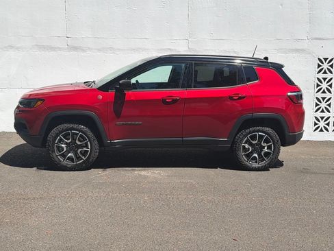 Used 2025 Jeep Compass Trailhawk w/ Sun & Sound Group AWD/4WD image 2