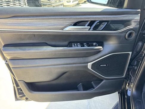 Used 2024 Jeep Wagoneer Series II w/ Flexible Seating Group image 23