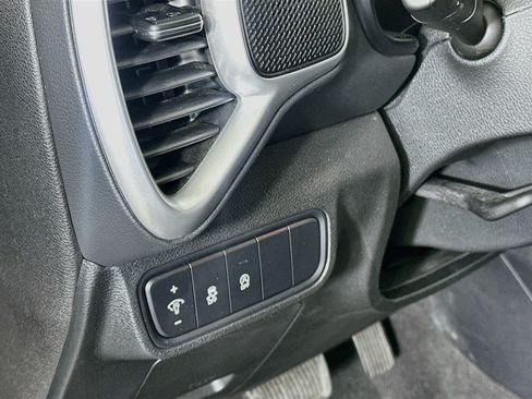 Used 2025 Kia Soul LX w/ LX Technology Package FWD image 17