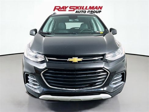 Used 2020 Chevrolet Trax LT w/ LT Convenience Package image 2