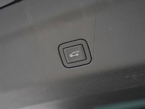 Used 2025 Chevrolet Suburban LT AWD/4WD image 20