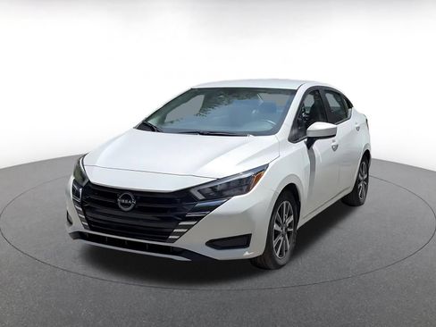 Used 2025 Nissan Versa SV FWD image 6