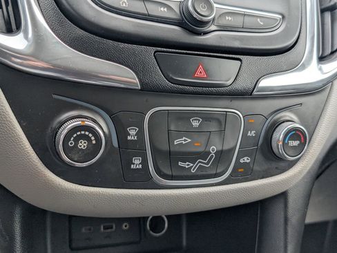 Used 2020 Chevrolet Equinox LS image 13