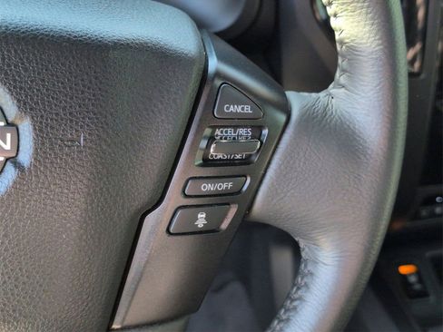 Used 2024 Nissan Titan SV w/ SV Convenience Package image 10