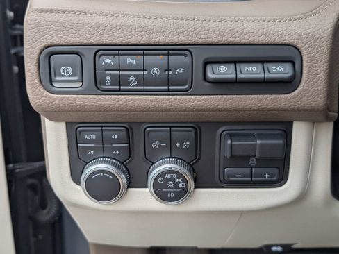 Certified 2021 GMC Yukon Denali w/ Denali Premium Package AWD/4WD image 24