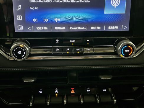 Used 2024 Chevrolet Colorado LT RWD image 11