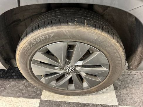 Used 2023 Volkswagen Atlas SE w/ Panoramic Sunroof Package image 15