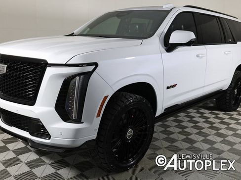 Used 2026 Cadillac Escalade ESV V image 9