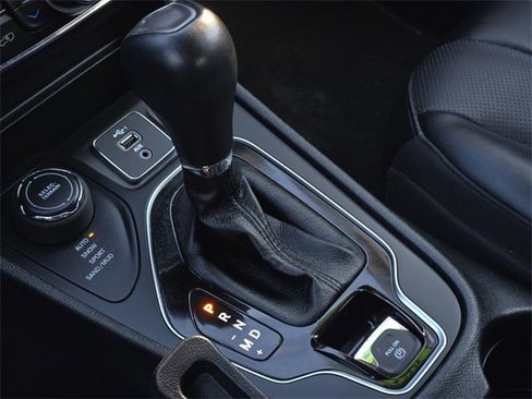 Used 2022 Jeep Cherokee Limited image 23