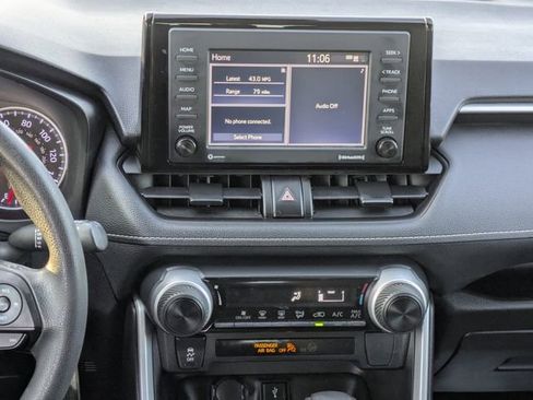 Used 2022 Toyota RAV4 LE image 15