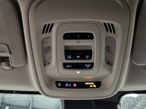 Used 2021 Buick Envision Avenir w/ Technology Package II AWD/4WD image 28
