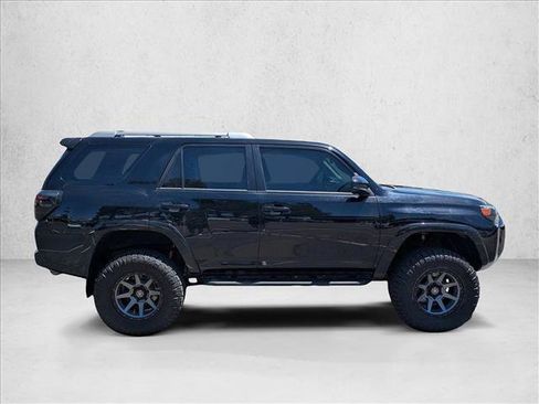 Used 2018 Toyota 4Runner SR5 AWD/4WD image 4