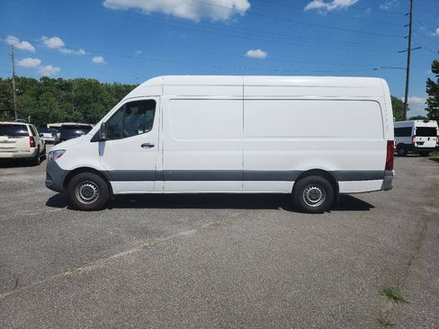 Used 2022 Mercedes-Benz Sprinter 2500 image 4