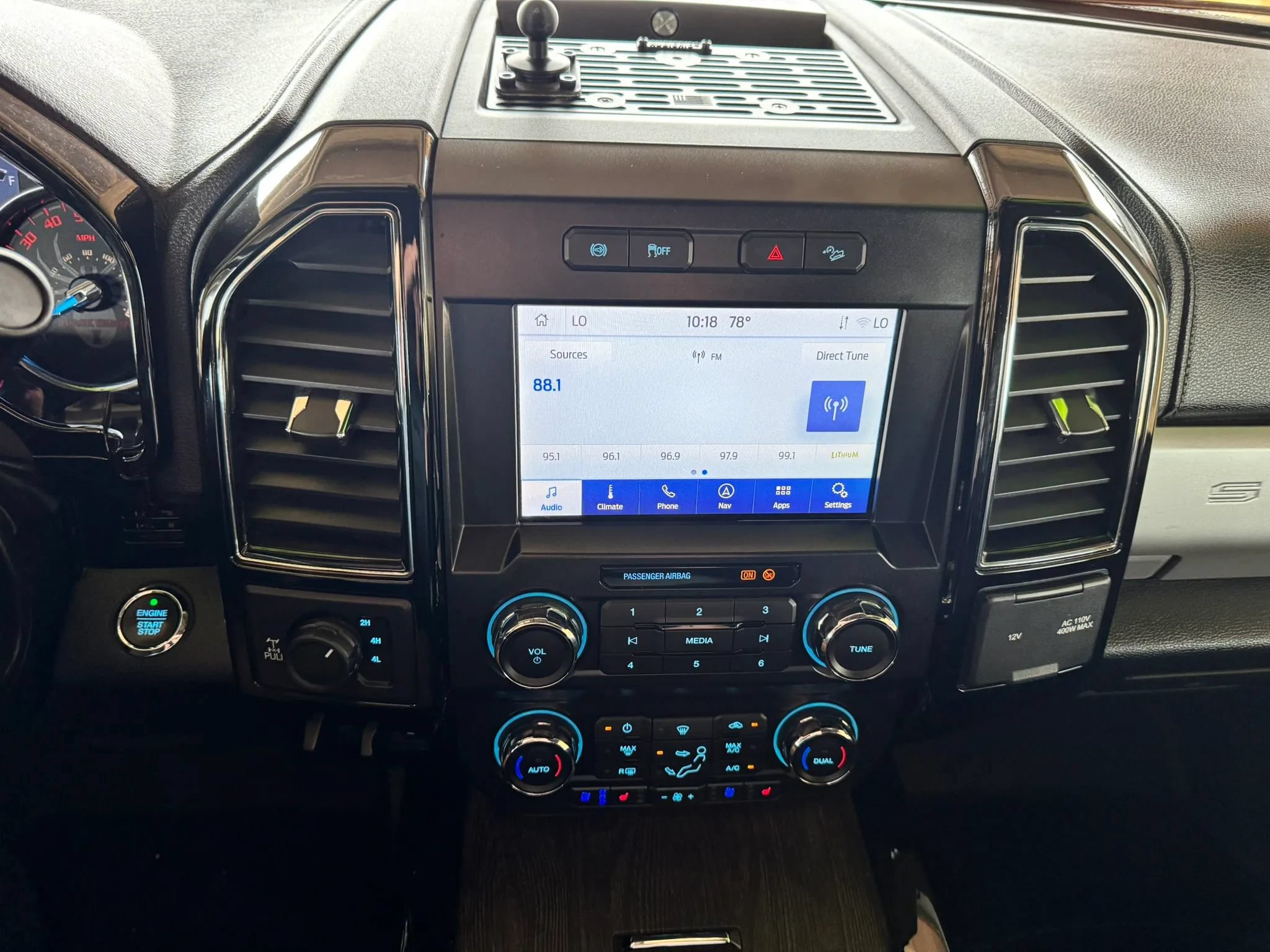 Used 2021 Ford F250 Lariat w/ Lariat Ultimate Package AWD/4WD image 17