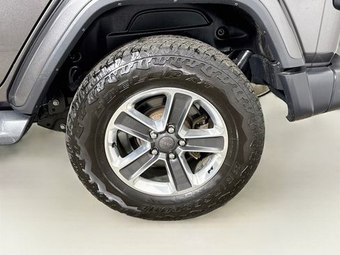 Used 2019 Jeep Wrangler Unlimited Sahara w/ Cold Weather Group AWD/4WD image 25