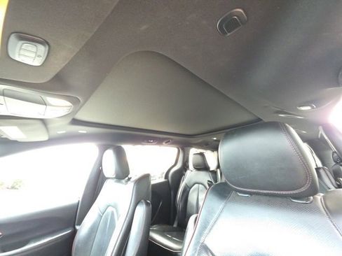 Used 2020 Chrysler Pacifica Limited image 25