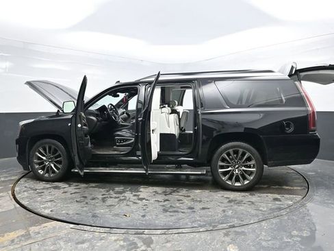 Used 2020 Cadillac Escalade ESV Platinum w/ Escalade Sport Edition image 56