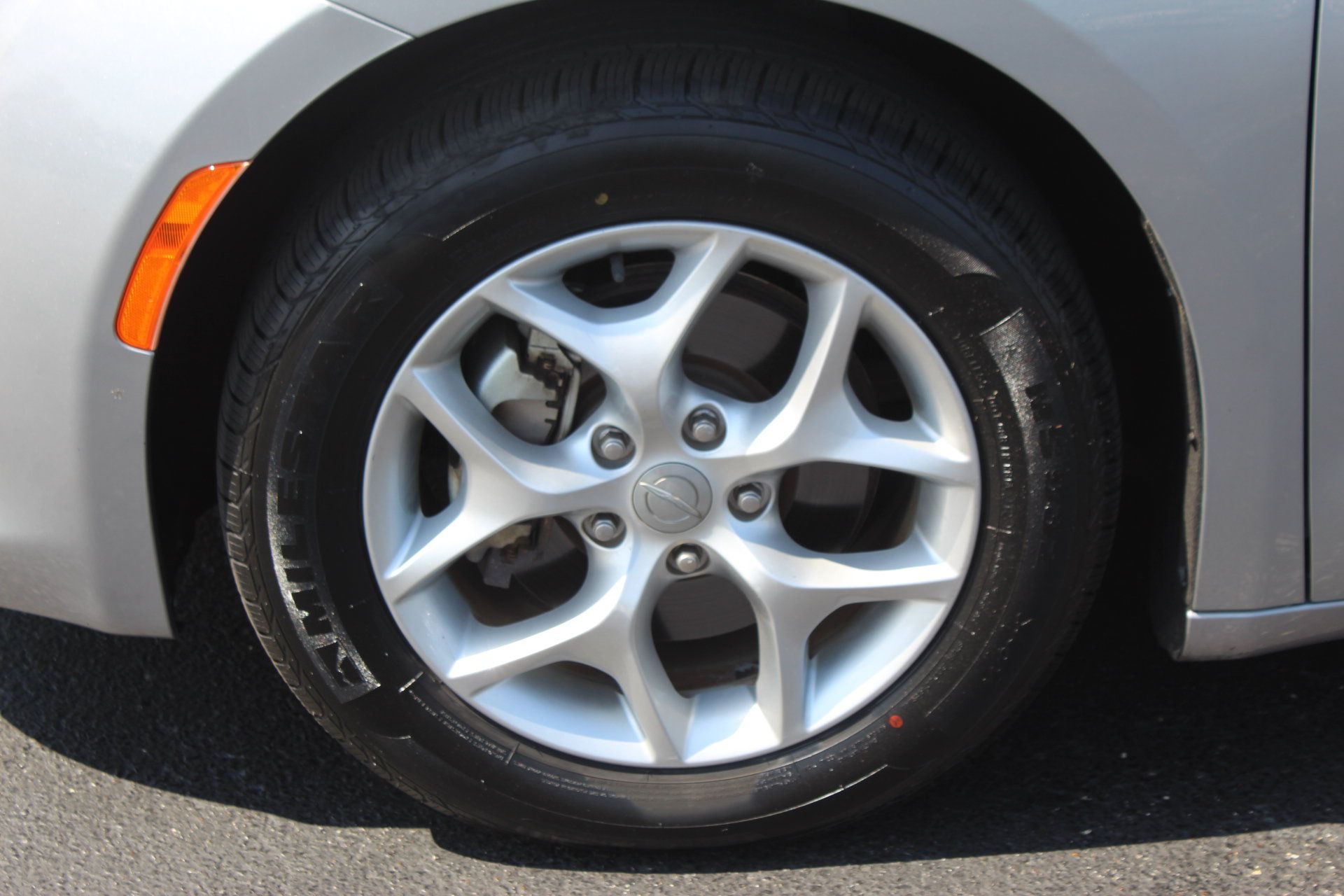 Used 2019 Chrysler Pacifica Touring Plus w/ Tire & Wheel Group FWD image 10