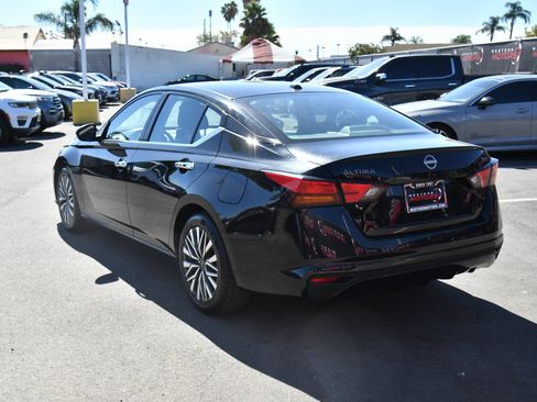 Used 2024 Nissan Altima 2.5 SV FWD image 6