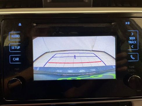 Used 2017 Toyota Corolla LE w/ Carpet Mat Package (TMS) FWD image 4