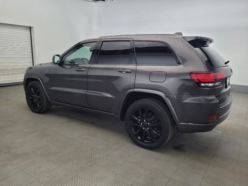 Used 2018 Jeep Grand Cherokee Altitude AWD/4WD image 3