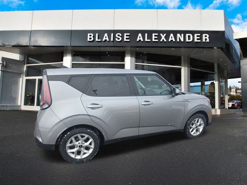 Used 2023 Kia Soul LX w/ Option Group 015 image 4