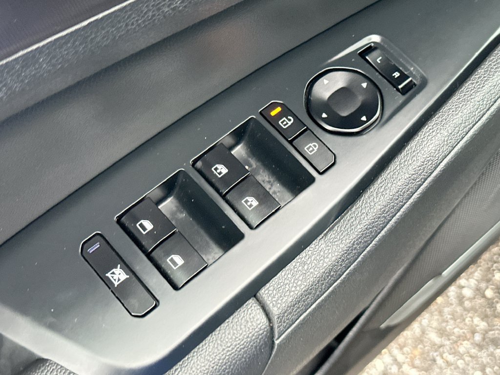 Used 2026 Kia Sportage EX FWD image 17