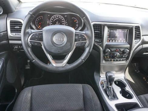 Used 2021 Jeep Grand Cherokee Laredo RWD image 12