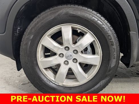 Used 2012 Kia Sorento LX w/ Convenience Pkg image 9