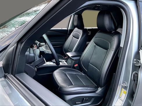 Used 2024 Ford Explorer Limited image 15