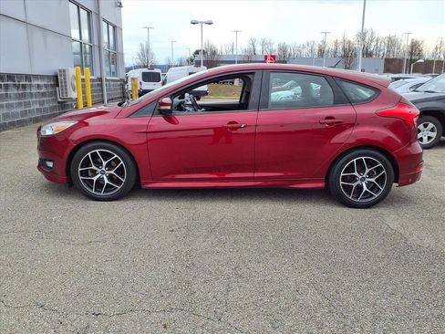 Used 2015 Ford Focus SE w/ SE Sport Package image 4