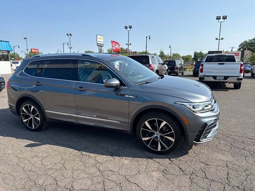 Used 2022 Volkswagen Tiguan SEL R-Line AWD/4WD image 8