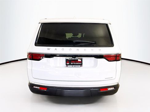 Used 2022 Jeep Wagoneer Series III w/ Flexible Seating Group image 6