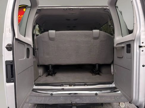 Used 2008 Ford E-350 and Econoline 350 XLT RWD image 17