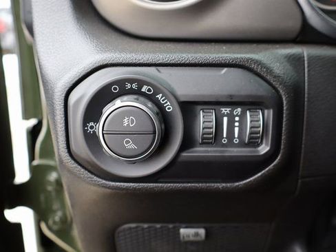 Used 2022 Jeep Gladiator Sport AWD/4WD image 12