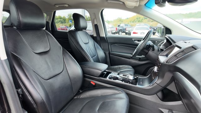Used 2019 Ford Edge Titanium w/ Cold Weather Package AWD/4WD image 16