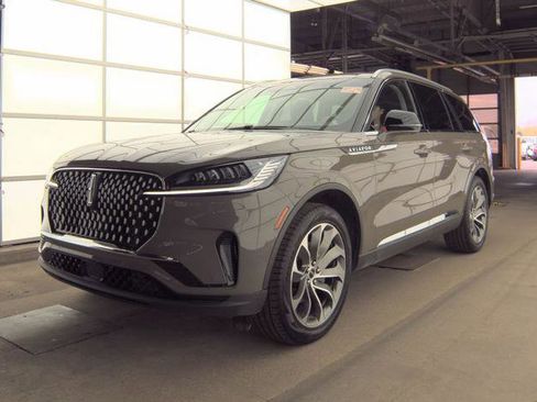 Used 2025 Lincoln Aviator Reserve AWD/4WD image 5