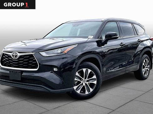 Used 2021 Toyota Highlander XLE image 1