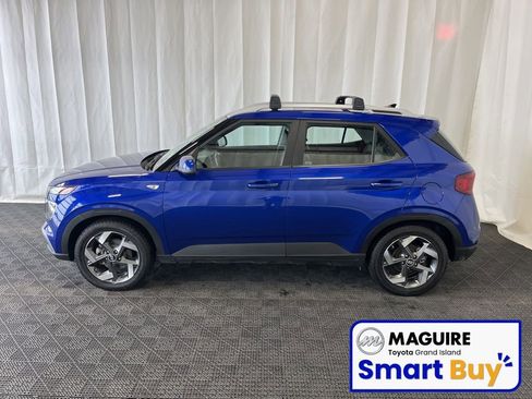 Used 2022 Hyundai Venue Limited image 24