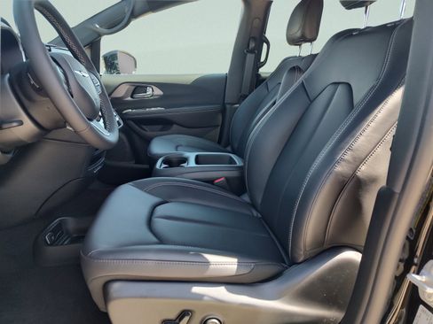 New 2026 Chrysler Pacifica Select image 27