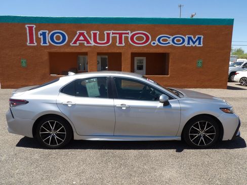 Used 2021 Toyota Camry SE FWD image 1