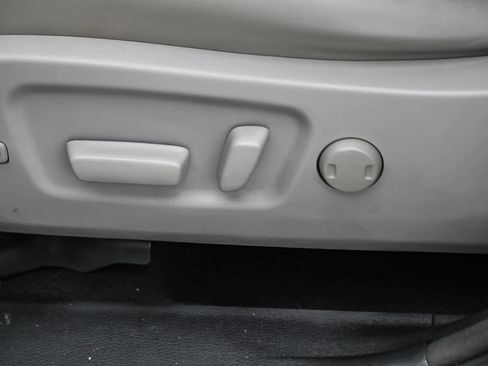 Used 2017 Toyota Highlander XLE image 18