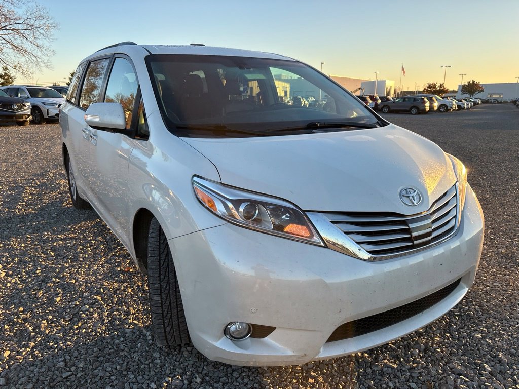 Used 2017 Toyota Sienna Limited Premium w/ Advanced Technology Package FWD image 14