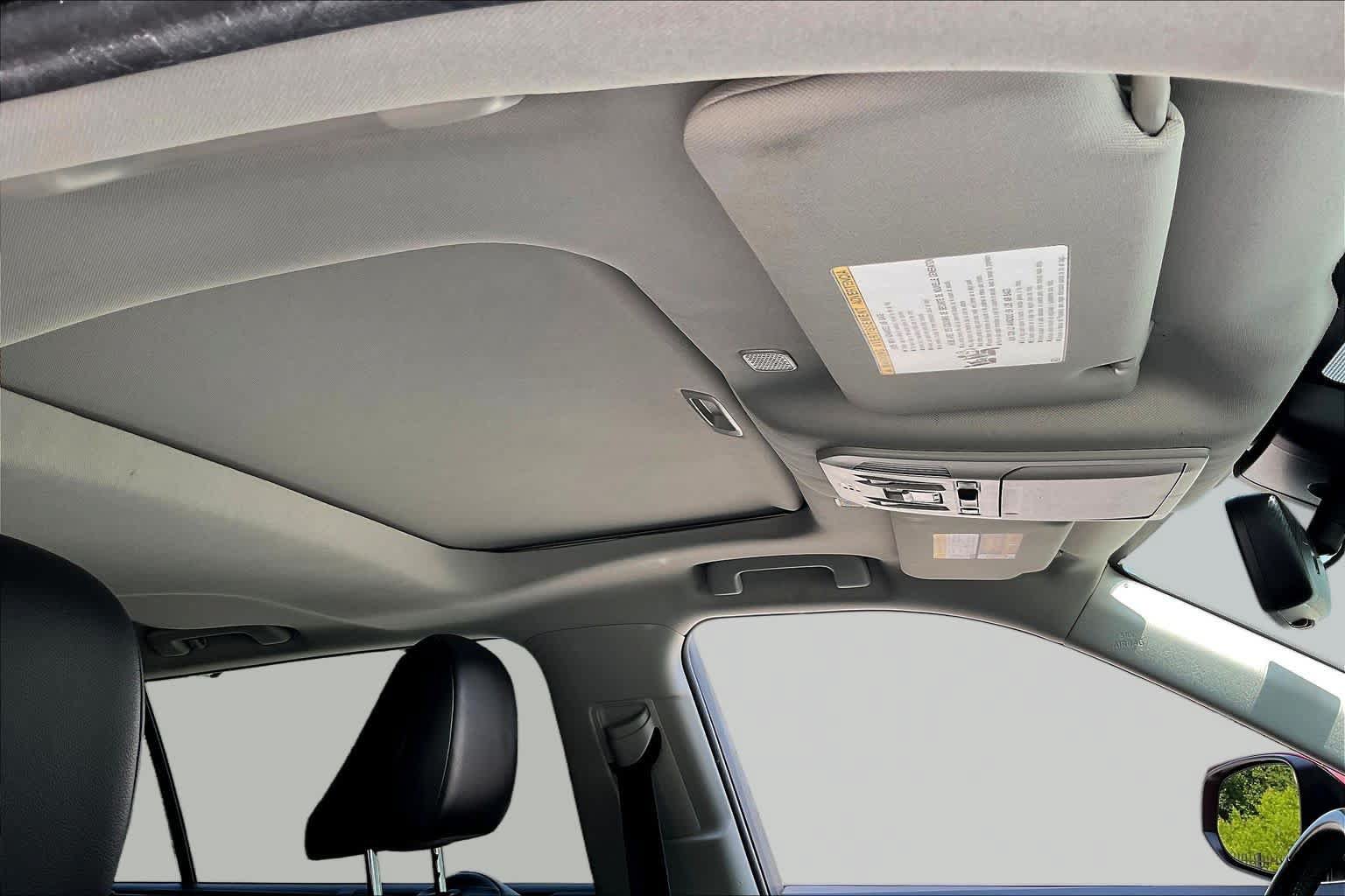 Used 2023 Toyota Highlander XLE FWD image 14